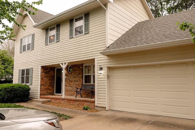 1519 E James St, Derby, KS 67037