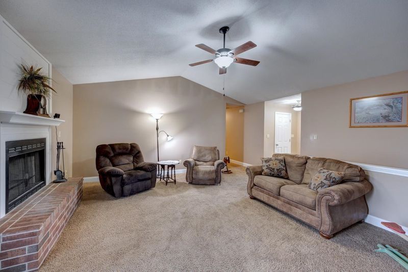 209 Charden Dr, Arkansas City, KS 67005