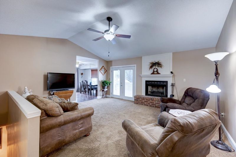 209 Charden Dr, Arkansas City, KS 67005