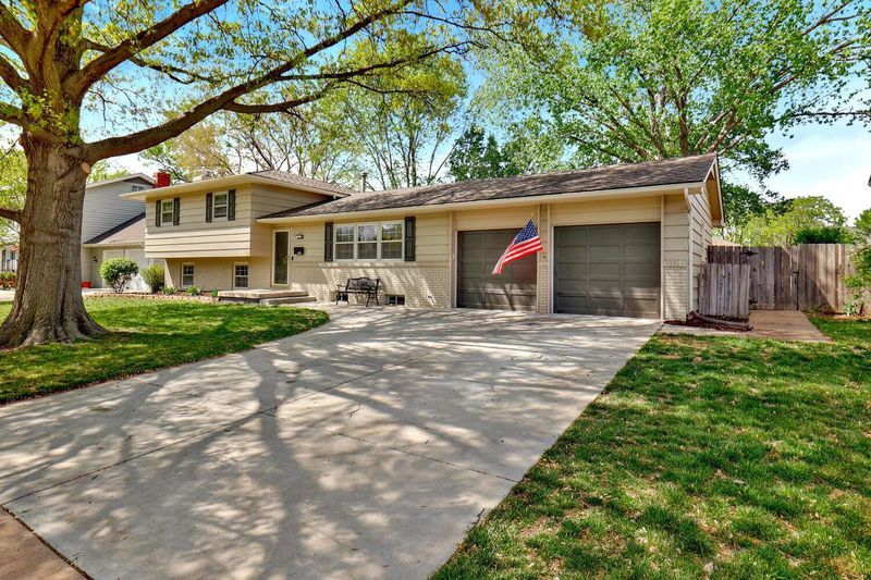6910 E Timberon Ln, Wichita, KS 67206