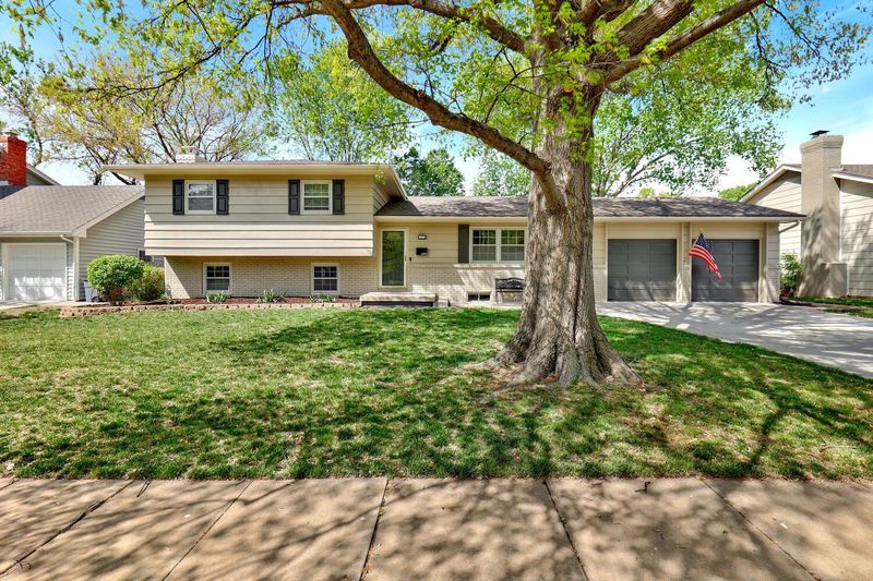 6910 E Timberon Ln, Wichita, KS 67206