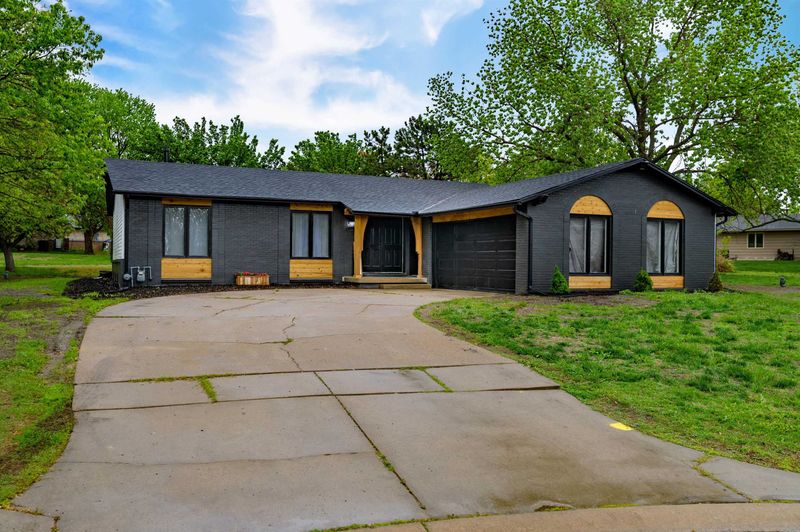 6915 E Croyden Cir, Wichita, KS 67226