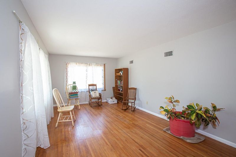 724 E Walnut St, Derby, KS 67037