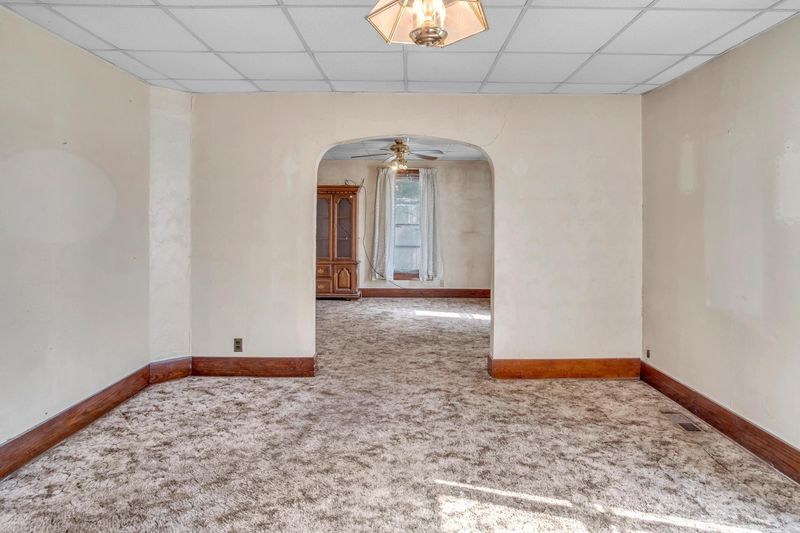 614 W 5th St, Newton, KS 67114