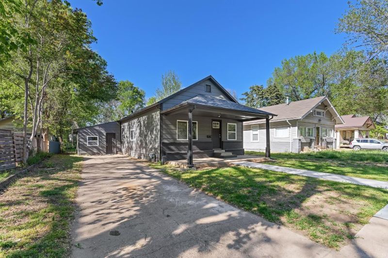 216 Columbia St, Augusta, KS 67010