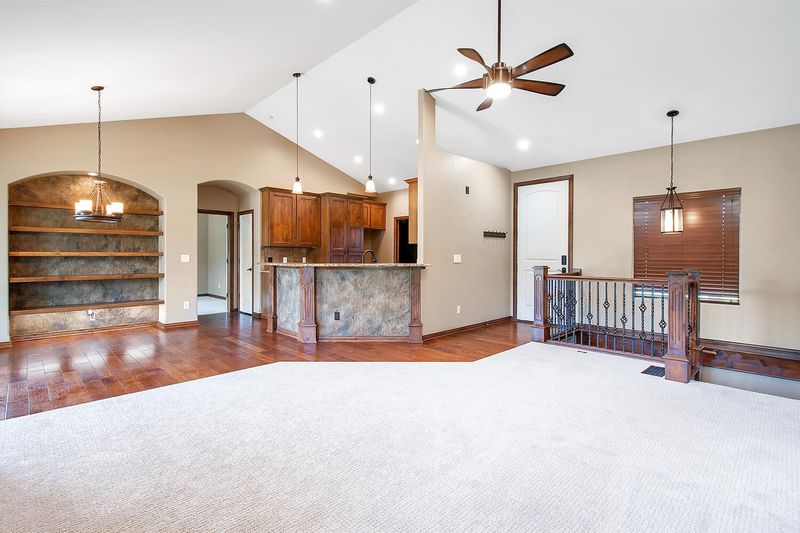 3002 E Sunflower Dr, Derby, KS 67037-8685