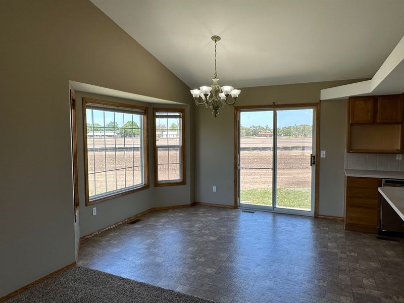 782 E Forest Ct, Haysville, KS 67060