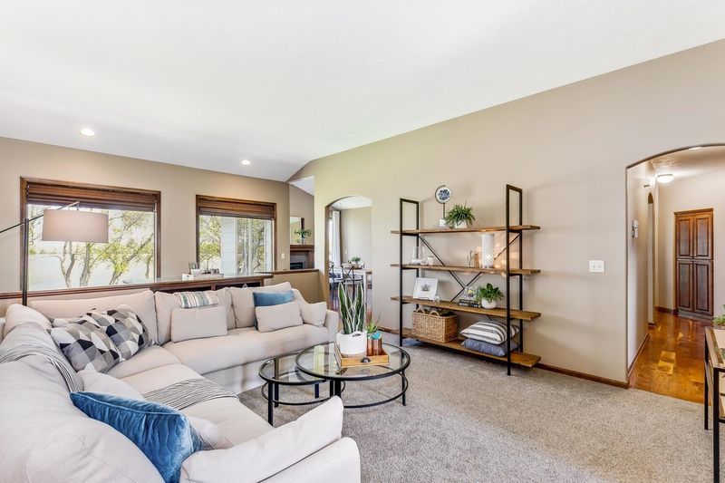 1202 E Woodstone Dr, Andover, KS 67002