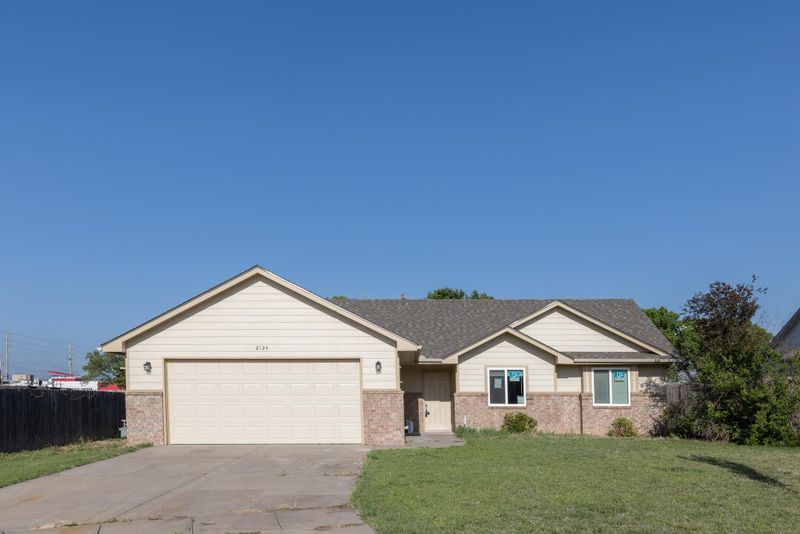2124 Farmstead St, Wichita, KS 67208