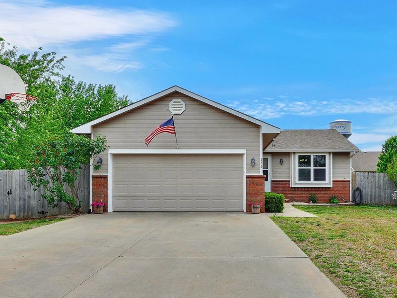 525 Aetna Dr, Cheney, KS 67025