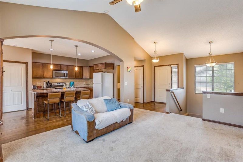 4001 N Westbrook Ct, Maize, KS 67101
