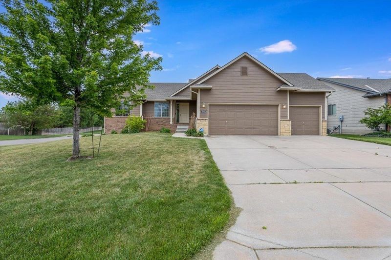 4001 N Westbrook Ct, Maize, KS 67101