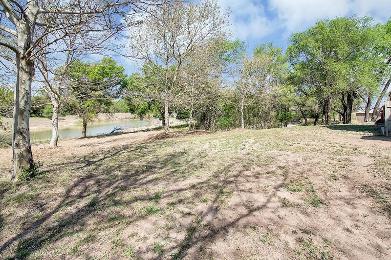 7901 N Maize Rd, Valley Center, KS 67147