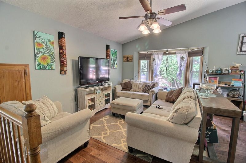 1718 E Cresthill Rd, Derby, KS 67037