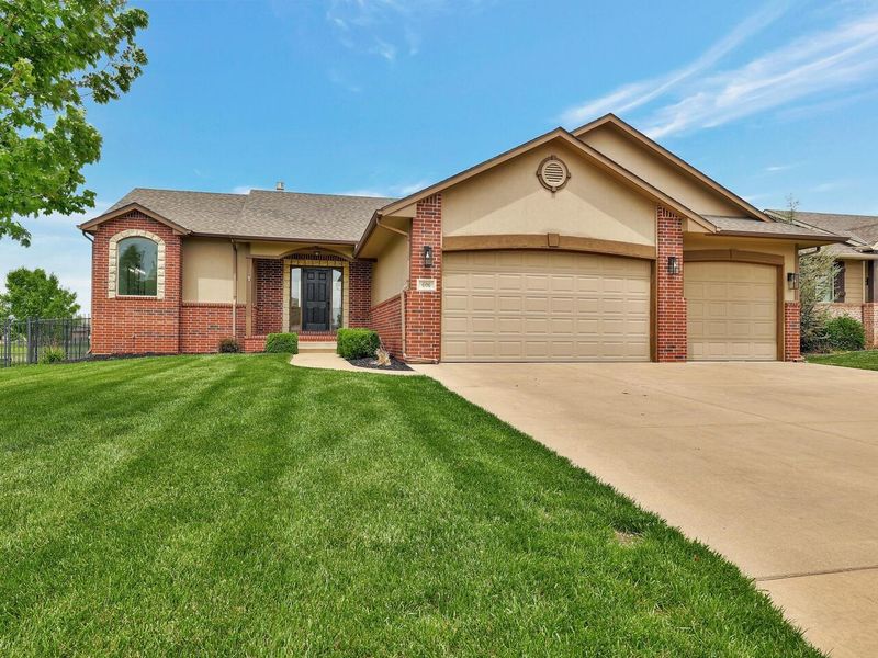 606 Stone Gate Cir, Augusta, KS 67010