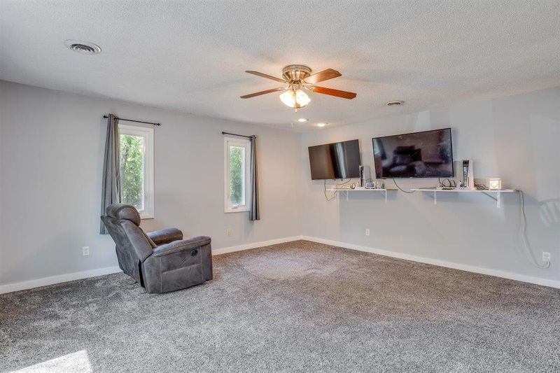 2914 E Range Rd, Wichita, KS 67216