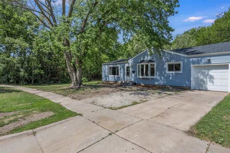 2914 E Range Rd, Wichita, KS 67216