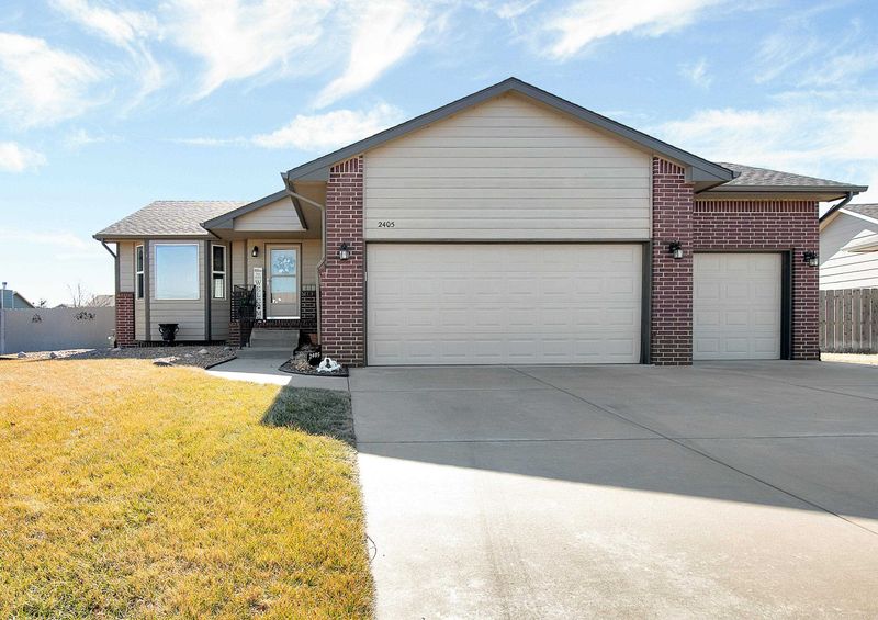 2405 E Spring Hill Ct, Goddard, KS 67052
