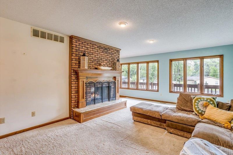 408 E Helbert St, Mulvane, KS 67110