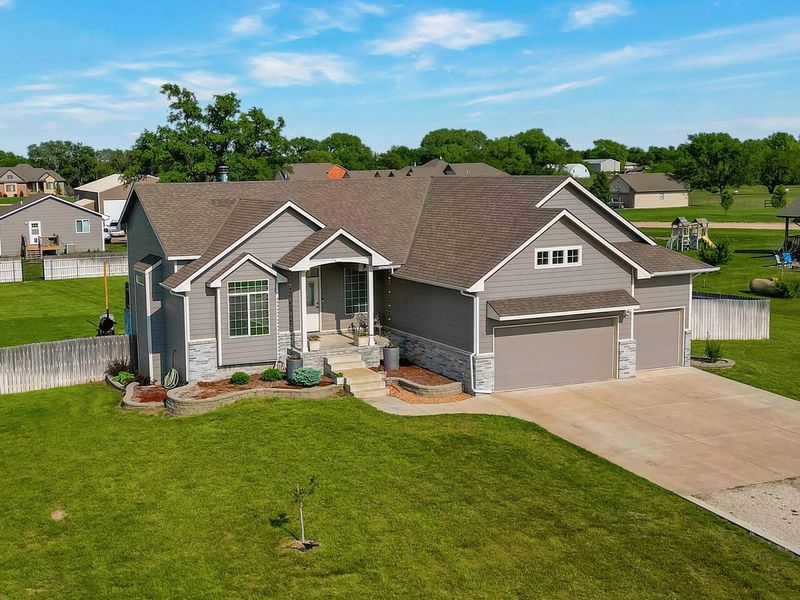 2144 N Trail End Dr, Goddard, KS 67052