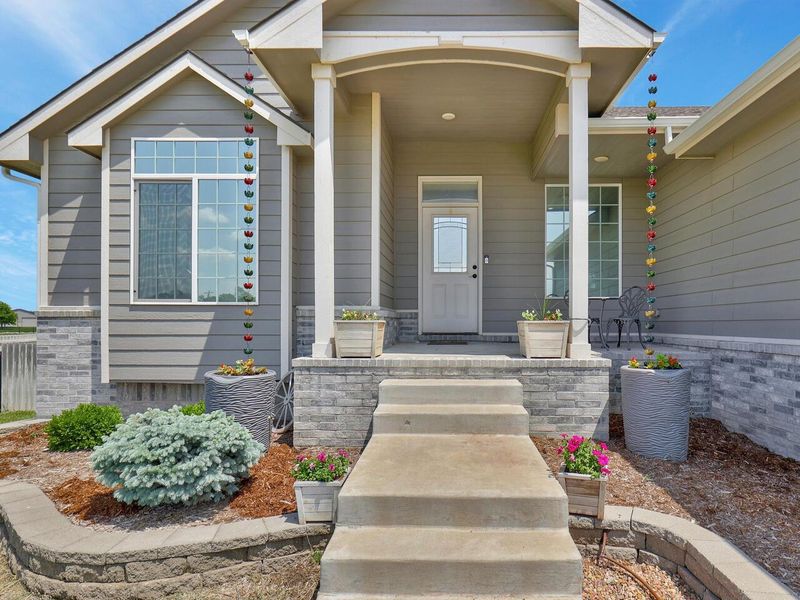 2144 N Trail End Dr, Goddard, KS 67052