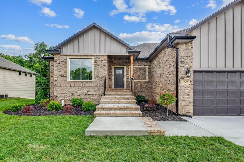 429 E River Birch Cir, Haysville, KS 67060