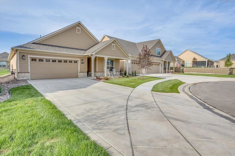 930 E Cross Creek Ct, Derby, KS 67037