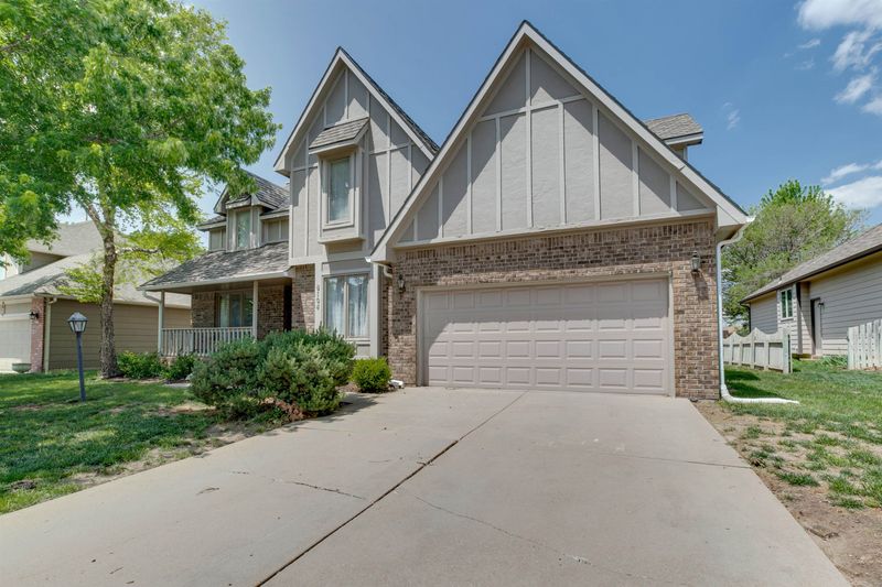 8104 E Greenbriar Ct, Wichita, KS 67226