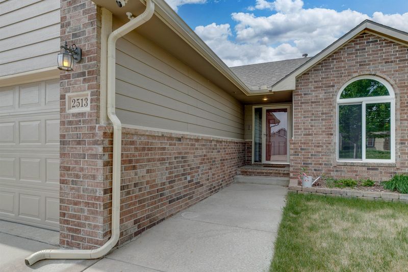 2513 E Casey Dr, Goddard, KS 67052