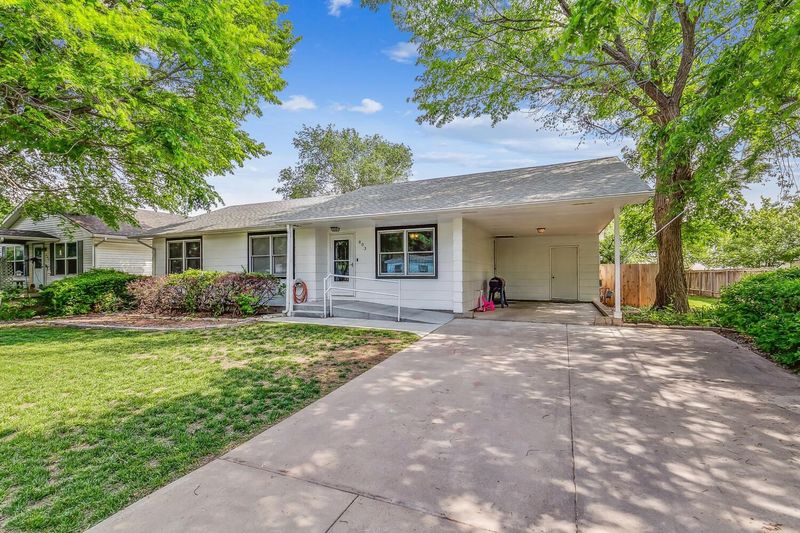 803 W Clark Ave, Augusta, KS 67010