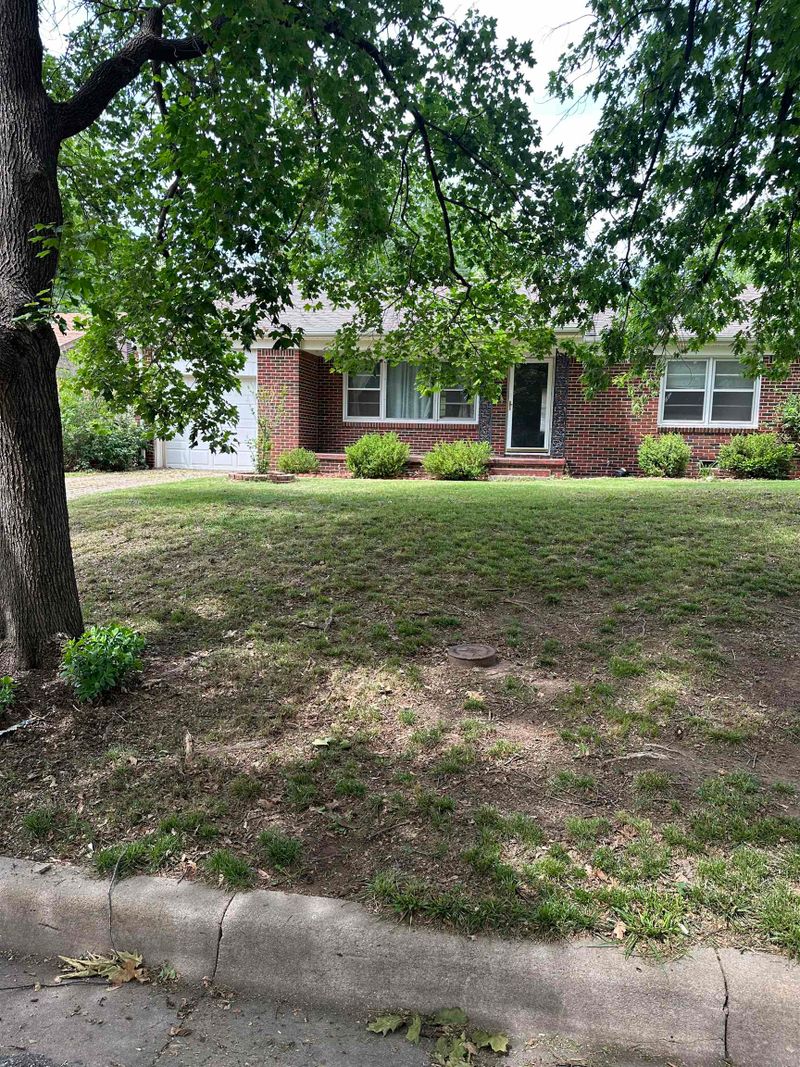 3522 E Funston St, Wichita, KS 67218