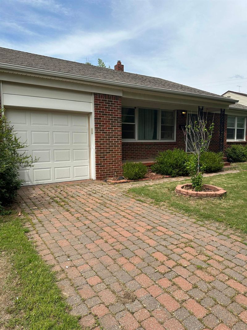 3522 E Funston St, Wichita, KS 67218