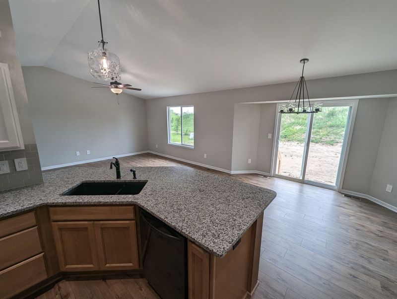 209 Summer Dr, Newton, KS 67114