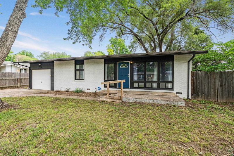 522 W 6th St, Haysville, KS 67060