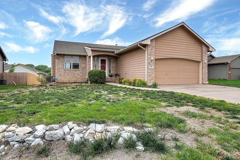 803 Cherrywood Ct, Andover, KS 67002