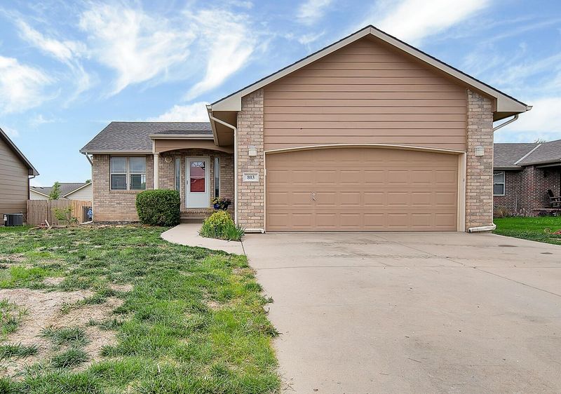 803 Cherrywood Ct, Andover, KS 67002