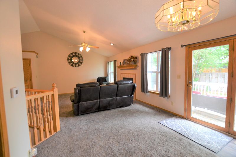 2 Shamrock Ln, Augusta, KS 67010