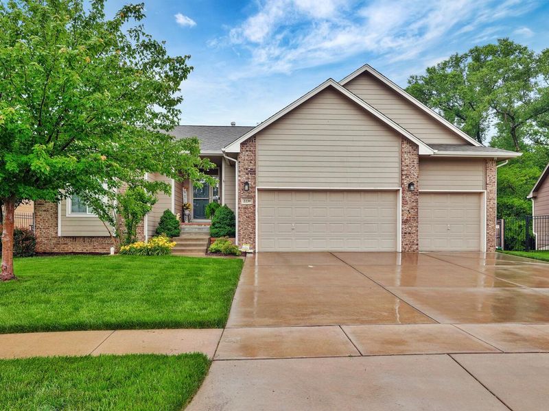 2230 E Tall Tree Cir, Derby, KS 67037