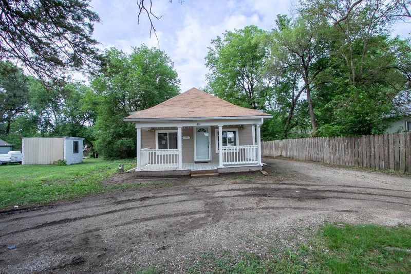 414 E 7th St, Newton, KS 67114