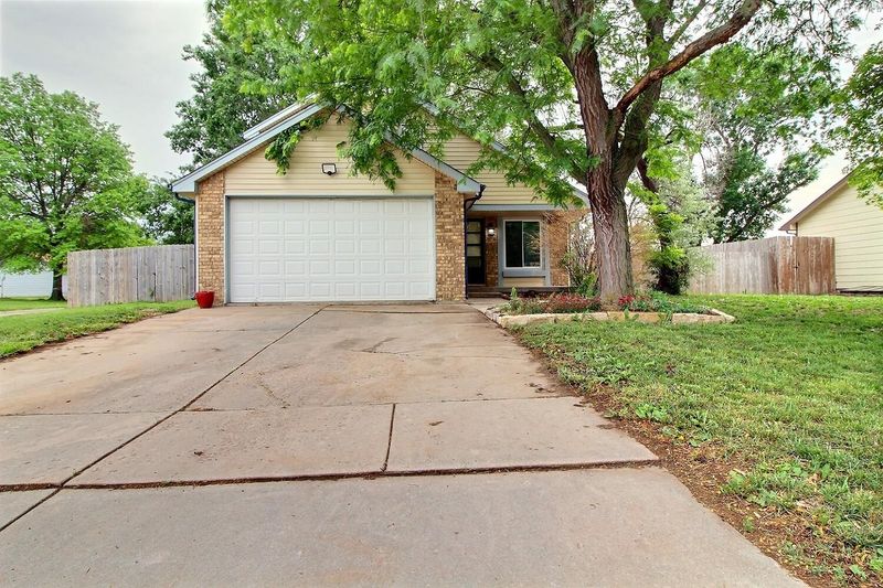 11305 W 3rd St N, Wichita, KS 67212