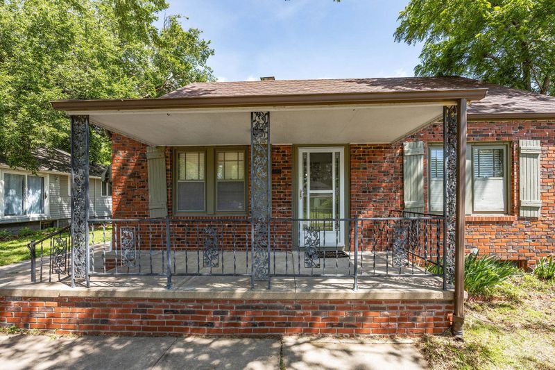 914 E 8th St, Newton, KS 67114-2828