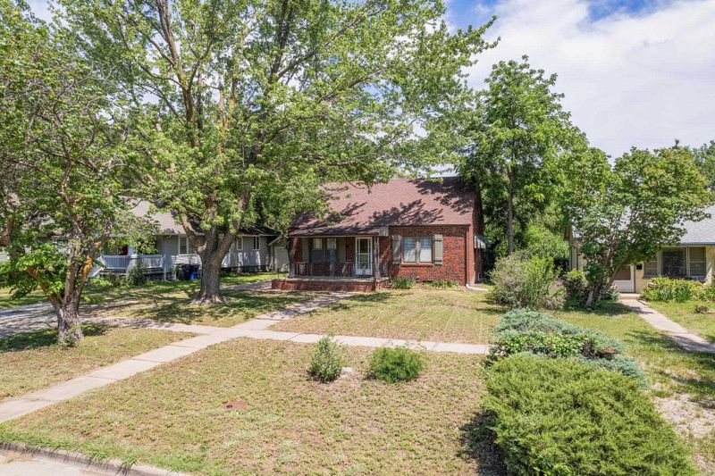 914 E 8th St, Newton, KS 67114-2828
