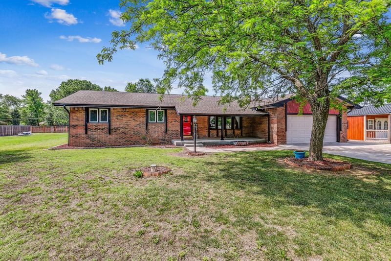 111 E Stanton Rd, Andover, KS 67002