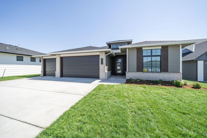 8312 Waterway Ct, Maize, KS 67101