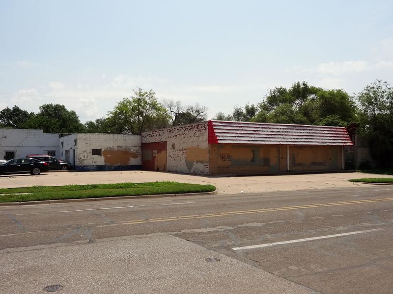 2208 S Broadway, Wichita, KS 67211