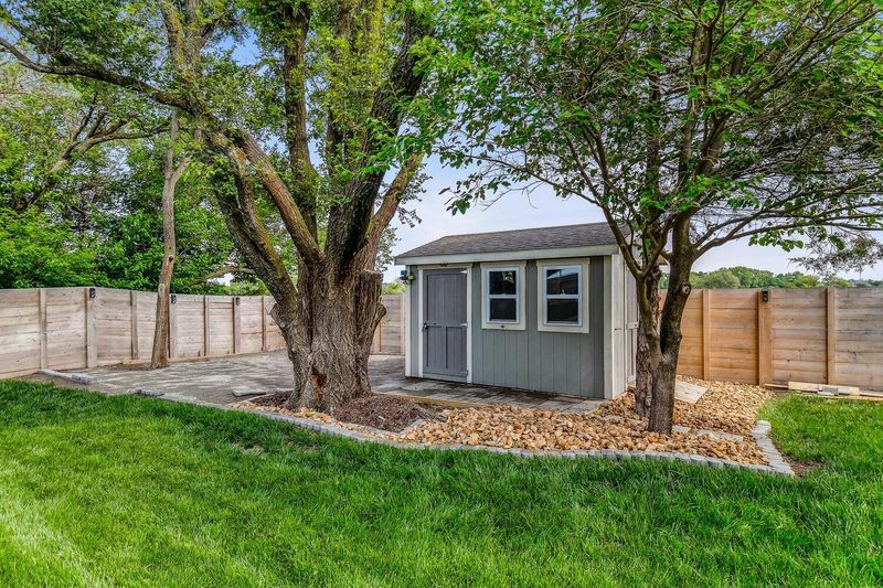 8246 E 33rd St S, Wichita, KS 67210