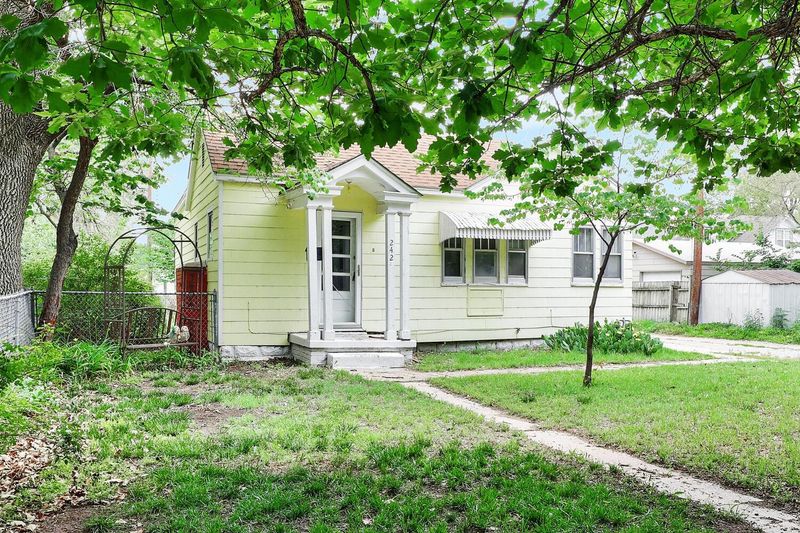 242 S Custer Ave, Wichita, KS 67213