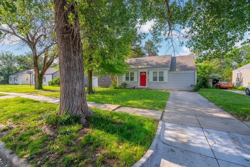 5423 E Murdock St, Wichita, KS 67208