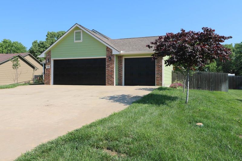 214 W Harmony Cir, Rose Hill, KS 67133