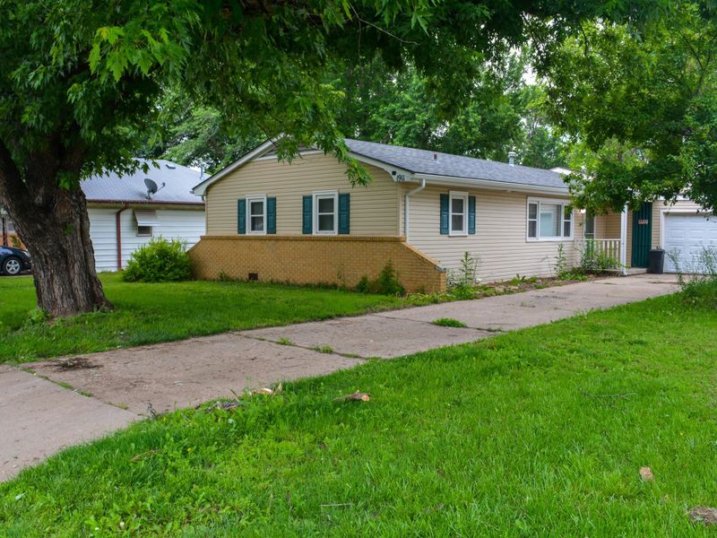 1911 E 14th Ave, Winfield, KS 67156